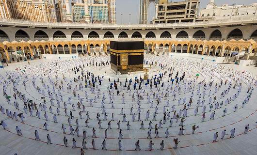 Mescid-i Haram ve Mescid-i Nebevi tam kapasiteyle ibadete açılıyor