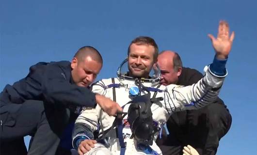 İlk uzay filmi için UUİ’ye giden Rus ekip Dünya’ya döndü