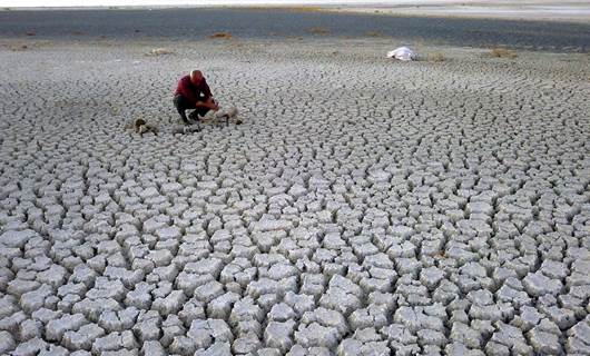 Bitlis'te Arin Gölü, kuraklık nedeniyle küçülüyor