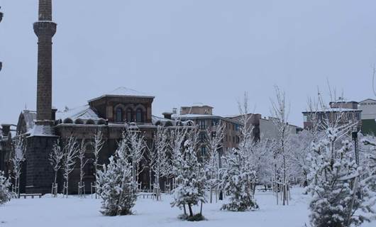 FOTO: Kar yağışıyla birlikte Erzurum, Kars ve Ardahan beyaza büründü