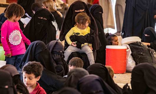 Özerk Yönetim ailesi IŞİD’li kızları İsviçre heyetine teslim etti