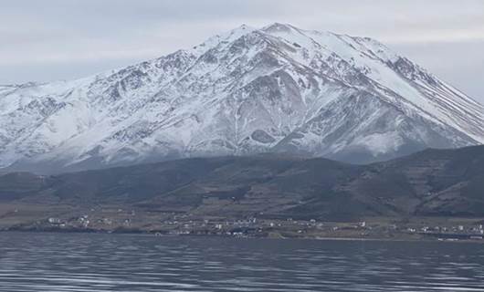 Van Gölü'nde kış güzelliği