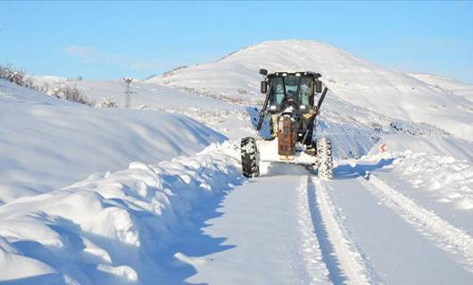Van, Hakkari ve Bitlis'te kar yağışı: 152 yerleşim biriminin yolu kapandı