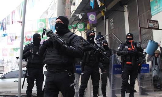 Diyarbakır’da DBP il binasına baskın; İl Başkanı gözaltına alındı