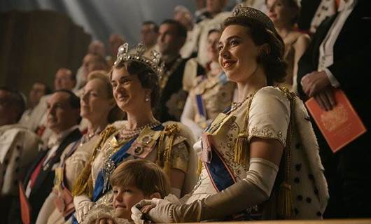 The Crown dizisinde kullanılan kostüm ve malzemeler çalındı