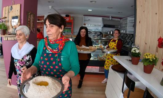 Kadınlar kurdukları kafe ile yoksullara yardım ediyor