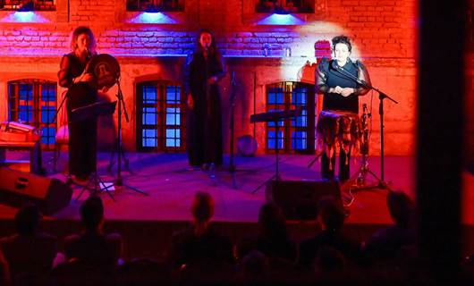 FOTO: Fransız müzisyen Eleonore Fourniau, Erbil Kalesi’nde konser verdi