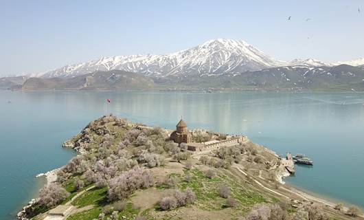 Li girava Axtamarê pêşbirka wêneyên kulîlkên behîvan tê lidarxistin