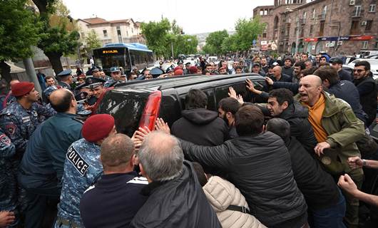 Ermenistan'da Paşinyan karşıtı gösteriler sürüyor: 189 kişi gözaltına alındı