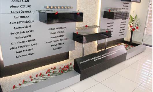 Sivas Valiliği, Madımak Oteli katliamı anıtındaki o iki ismi kaldırdı
