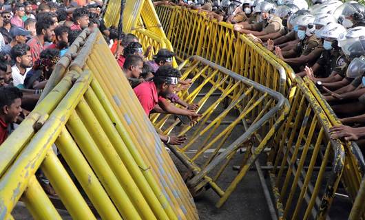 Sri Lanka'da akaryakıt bitti, okullar ve kamu daireleri kapatıldı