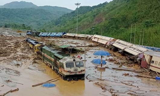 Hindistan ve Bangladeş'te sel felaketi: 57 kişi yaşamını yitirdi