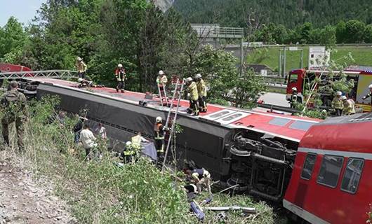 Almanya'daki tren kazasında can kaybı 5'e yükseldi