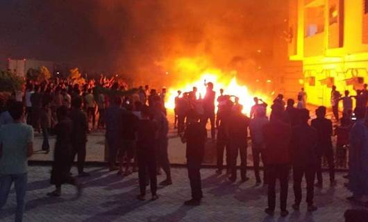 Libya’da gösteriler başladı, Temsilciler Meclisi ateşe verildi