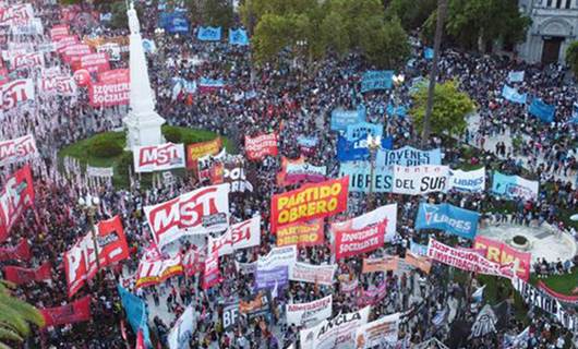 Arjantin'de IMF karşıtı protesto: Halk başkanlık sarayına yürüdü