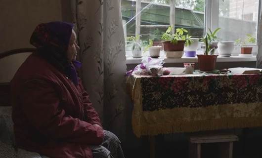 Savaşın yıktığı Irpin'de yalnız kalan yaşlı kadın hayat mücadelesi veriyor