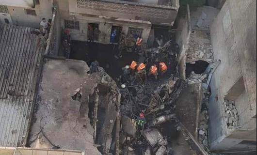 Suriye'de askeri helikopter bir evin üstüne düştü: 3 ölü