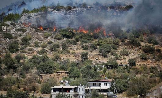 Mersin'de orman yangını, 30 ev boşaltıldı