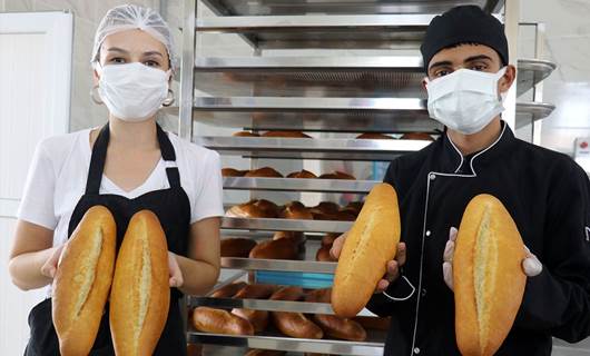 Ağrı'da lise öğrencileri günde 7 bin ekmek üretiyor