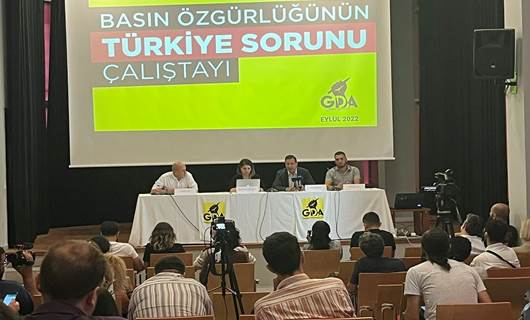 Rojnameger û akademîsyen behsa ‘Pirsgirêka Tirkiyê ya Azadiya Çapemeniyê’ kirin