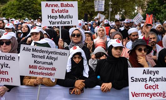 Hundreds attend anti-LGBTQ rally in Turkey