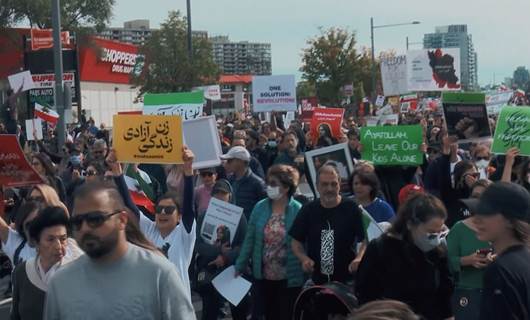 Iranians in Toronto demand harsh sanctions on Tehran