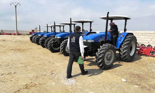 SRTFê 25 traktor û amûrên çandiniyê dan cotkarên Reqa û Dêrezorê
