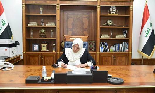 Irak'ın yeni kadın Maliye Bakanı vekaleten göreve başladı