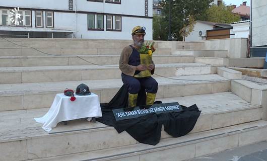 Maden ocağında hayatını kaybedenlerin anısına Dersim'de sokak performansı