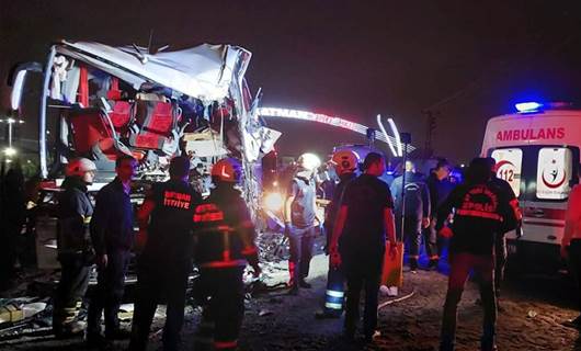 Batman'da yolcu otobüsü ile kamyon çarpıştı: 1 ölü, 21 yaralı