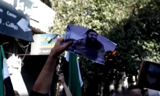 El Bab ve Azez’de HTŞ endişesi: Colani’nin posterleri yakıldı