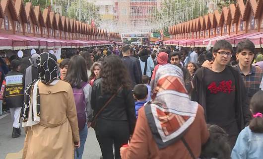 Weşanxaneyên Kurdî ji bo 5emîn Pêşangeha Pirtûkan a Êlihê nehatine vexwendin