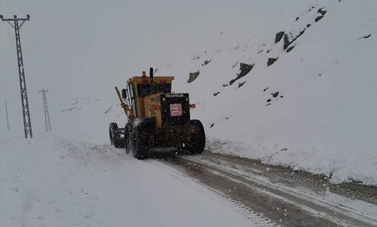 Hakkari ve ilçelerinde kar esareti başladı: 155 köyün yolu kapandı