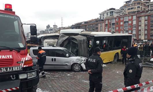 Li Stenbolê tramvay û otobus li hev qelibîn: 11 kes birîndar bûn