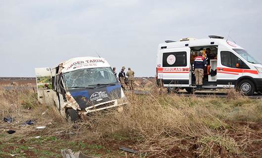Urfa'da tarım işçilerini taşıyan minibüs devrildi: 23 yaralı