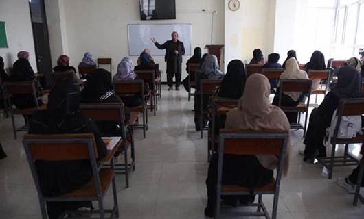 Eğitim hakları engellenen Afgan kadınlara İran'dan sürpriz davet