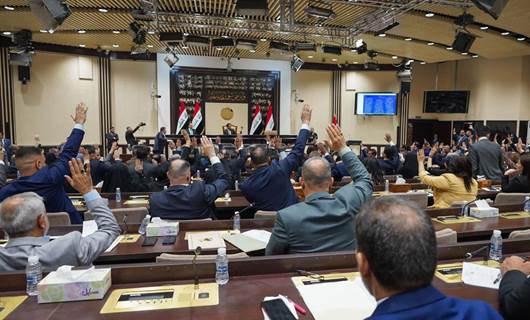 Iraqi MPs request session over drop of dinar value against US dollar