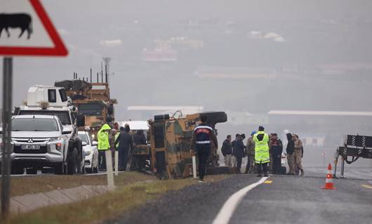 Li Amedê wesayîta leşkerî wergeriya: 6 birîndar