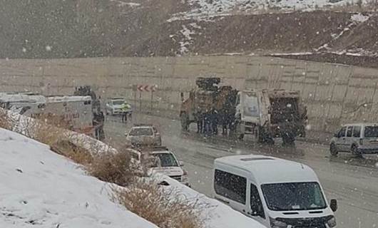 لە وان مینی پاسێكی کۆچبەران درایە بەر دەستڕێژی گولـلە؛ کۆچبەرێک کوژرا