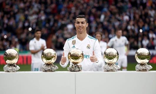 Ronaldo, Altın Top ödülünü sattı