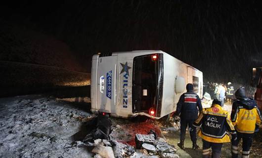 Yolcu otobüsü devrildi: 1 ölü, 15 yaralı