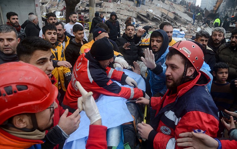 Rescue workers and volunteers pull out a survivor from the rubble in Diyarbakir on February 6, 2023. Photo: Ilyas Akengin/AFP