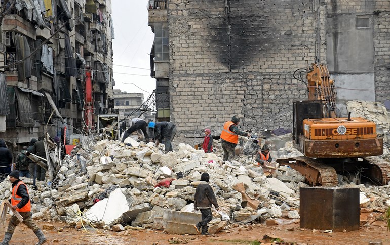 Rescuers search through the rubble of a collapsed building for victims and survivors following a deadly earthquake that shook Syria at dawn on February 6, 2023 in Aleppo's Salaheddine district. Photo: AFP