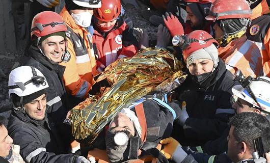 Maraş'ta depremden 198 saat sonra 2 kardeş enkazdan kurtarıldı