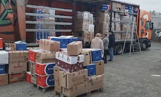 Diaspora Kürtleri depremzedeler için tonlarca yardım malzemesi ve 100 bin euro topladı