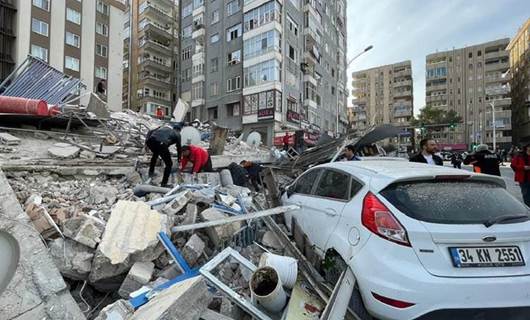 Urfa'da 6 katlı bina çöktü!