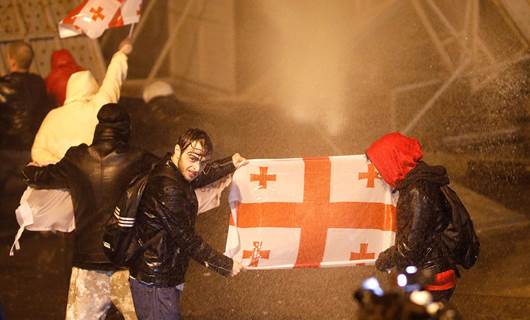 Gürcistan’da STK’leri ‘ajan’ ilan eden yasa tasarısı geri çekildi