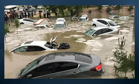 Li Semsûrê konteynera mexdûrên erdhejê bi avê re çû: 1 mirî, 4 wenda