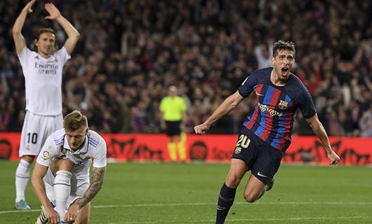 Barcelona, Real Madrid’i devirip şampiyonluğa yaklaştı