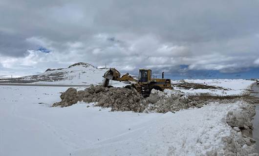 Van ve Bitlis'te 163 yerleşim yerinin yolu kar ve tipi nedeniyle kapandı